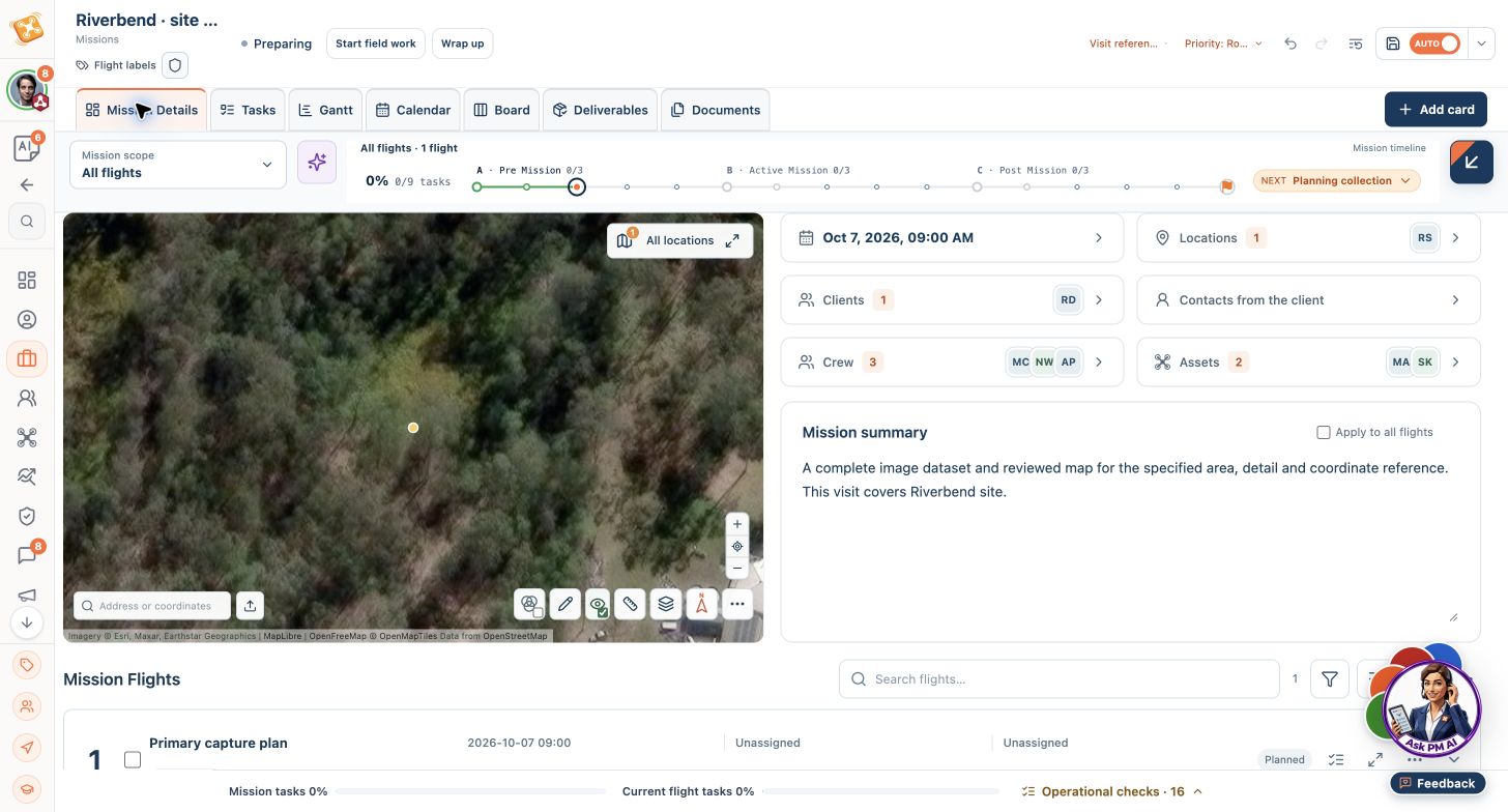 Misión topográfica de DroneJob con mapa del sitio, alcance de captura, equipo y activos.